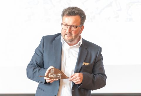 Vorstellung der Plakette für geförderte Projekte